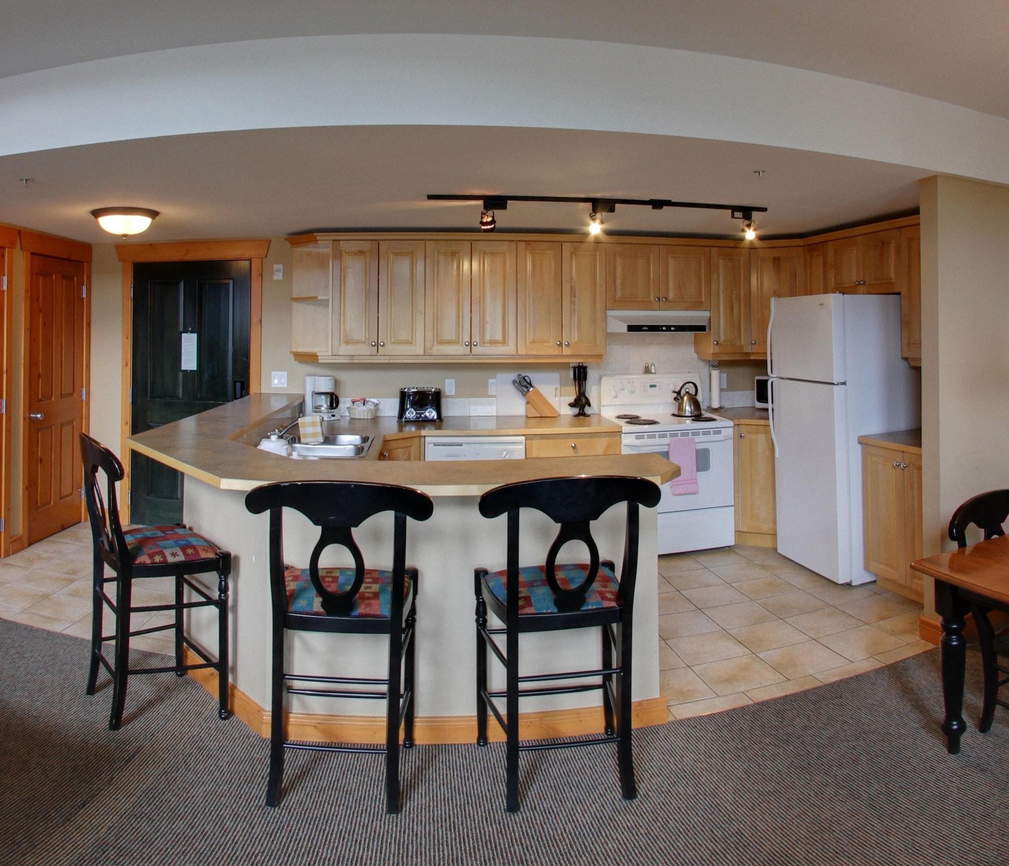 Lizard Creek Lodge Fernie Exterior photo